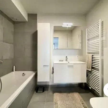 Luxury Complex アパート クノック・ヘイスト